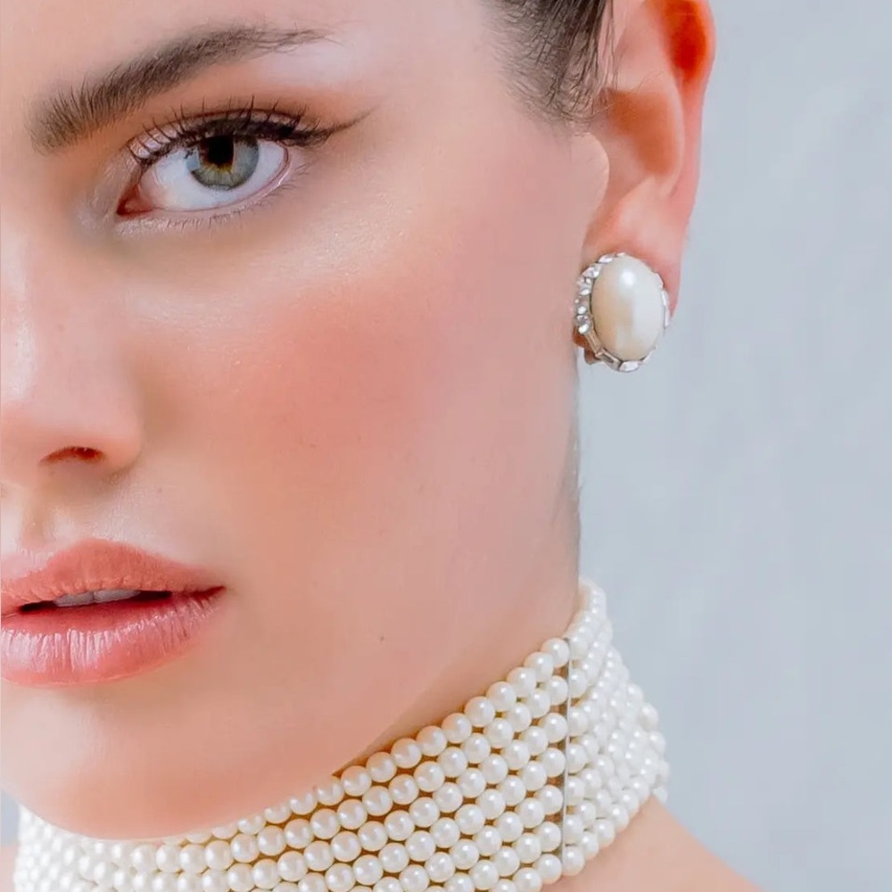 Elegant pearl and crystal earrings